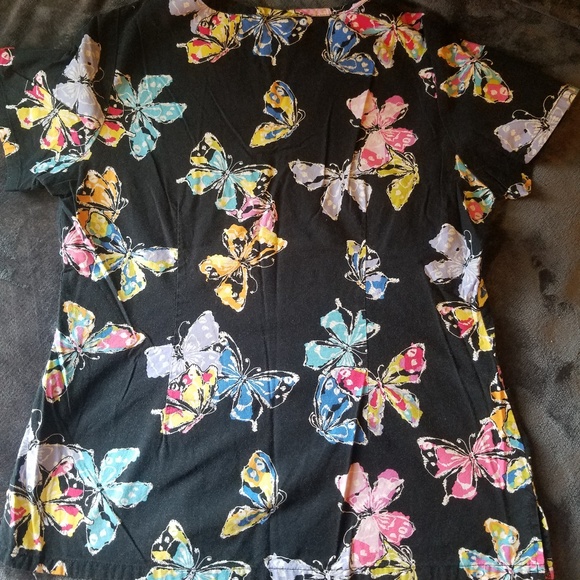 Small size printed, mixed famous-brand scrub tops - Picture 7 of 7